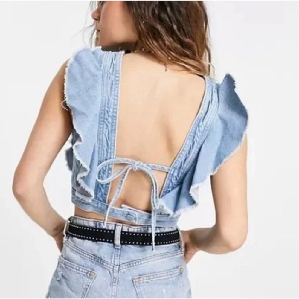 NWT!!! TOPSHOP ruffle denim crop top in US 6